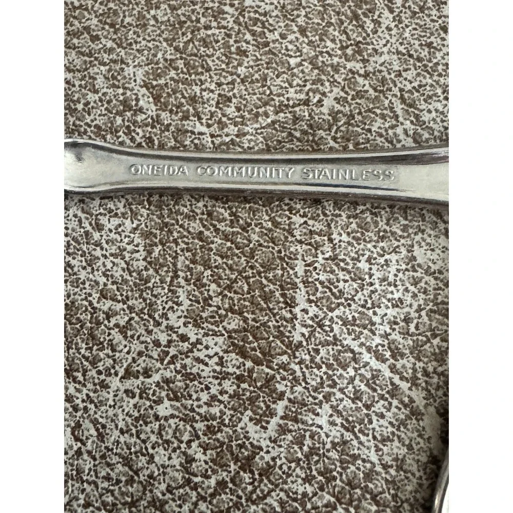 5 Oneida PLANTATION - 1 Teaspoon & 4‎ Soup Spoons Community Mixed Flatware